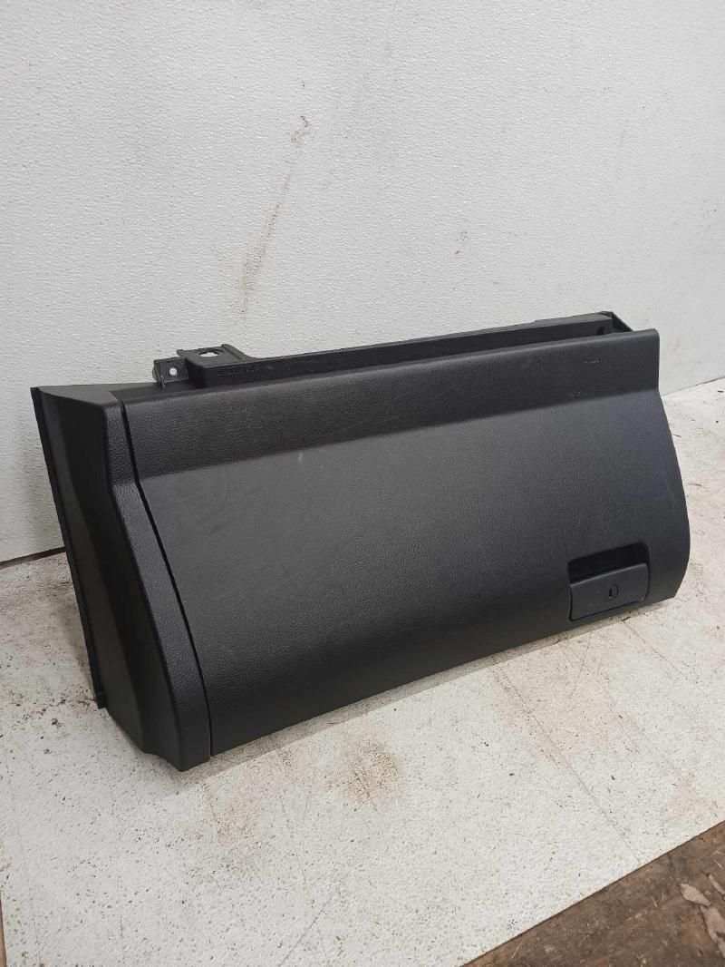 2021 NISSAN NISSAN TITAN Glove Box - Image 2